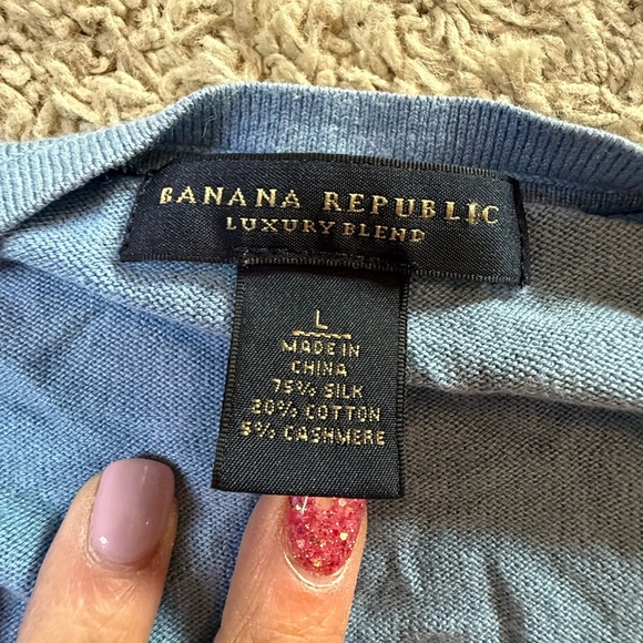 Banana Republic Men's Sky Blue V-Neck Sweater - Picture 2 of 2